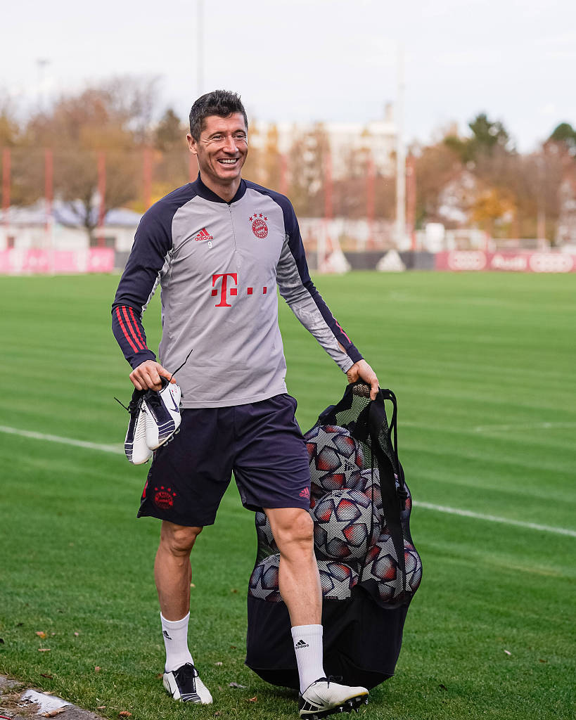 领先32分东契奇松懈太快！单节5失误遭疯狂追分 16中7湖人重返第五