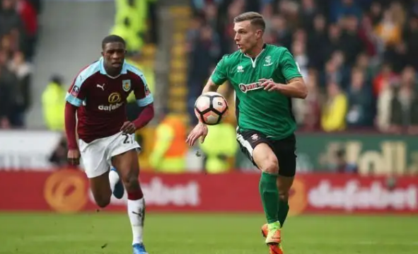 18中4赛季最差一战！福克斯遭美媒开炮：不配两亿 掉出联盟前十PG